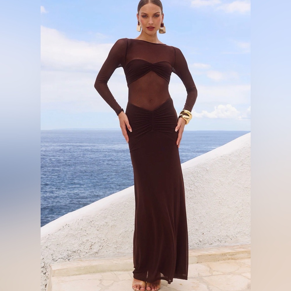 Runaway the Label ROMY SLEEVED RUCHED MAXI DRESS - BITTER CHOCOLATE